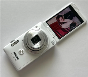 🐇 Pre-owned Digital Camera Bundle  RARE Glossy White 🤍 ˚⊹ ⋆